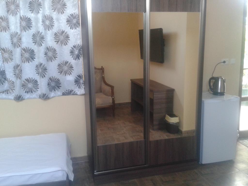 Maxim Mini Hotell Batumi Exteriör bild