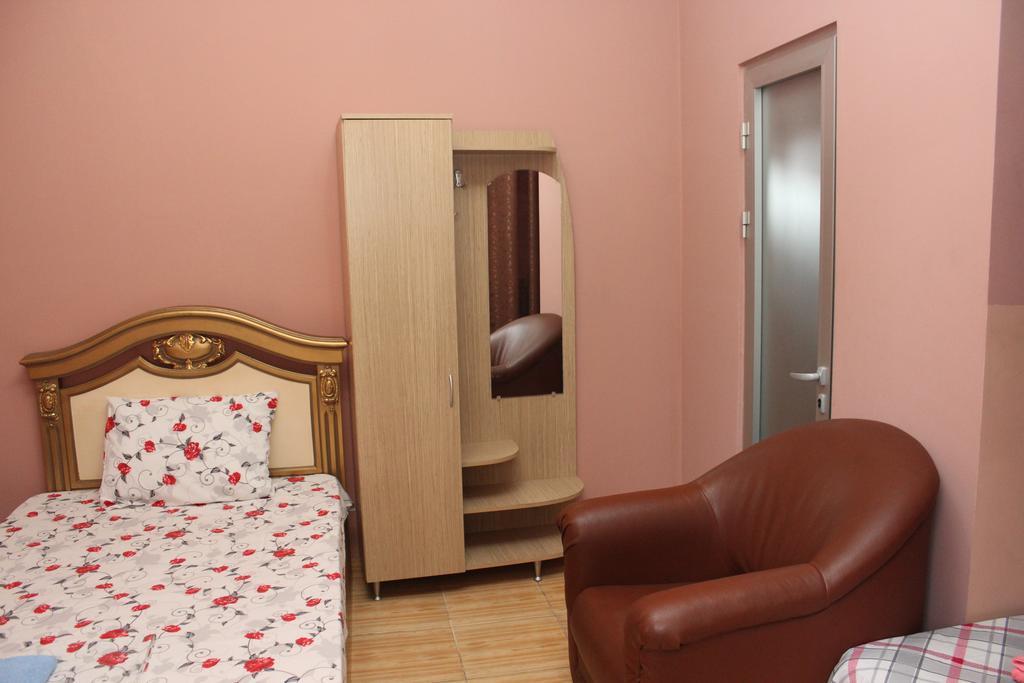 Maxim Mini Hotell Batumi Exteriör bild